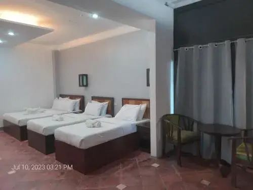Bed in Dumaguete Seafront Hotel